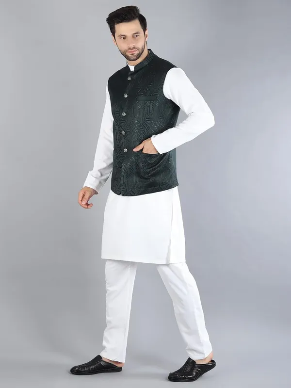 Men's_Silk_Blend_Kurta_Pajama_with_Designer_Ethnic_Nehru_Jacket/Modi_Jacket