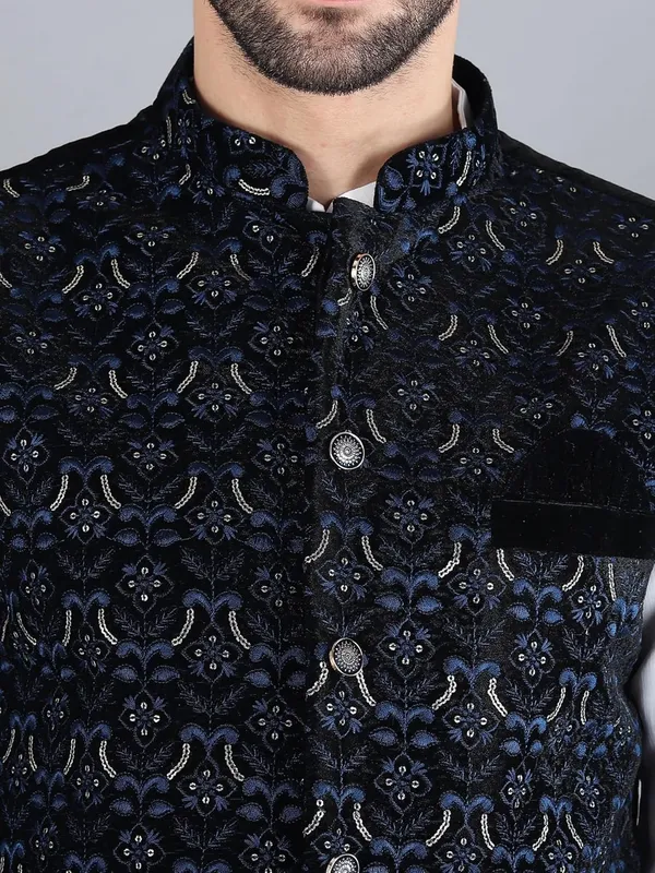 Men's_Silk_Blend_Kurta_Pajama_with_Designer_Ethnic_Nehru_Jacket/Modi_Jacket