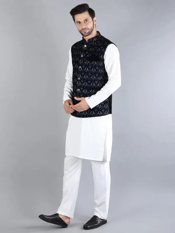 Men's_Silk_Blend_Kurta_Pajama_with_Designer_Ethnic_Nehru_Jacket/Modi_Jacket