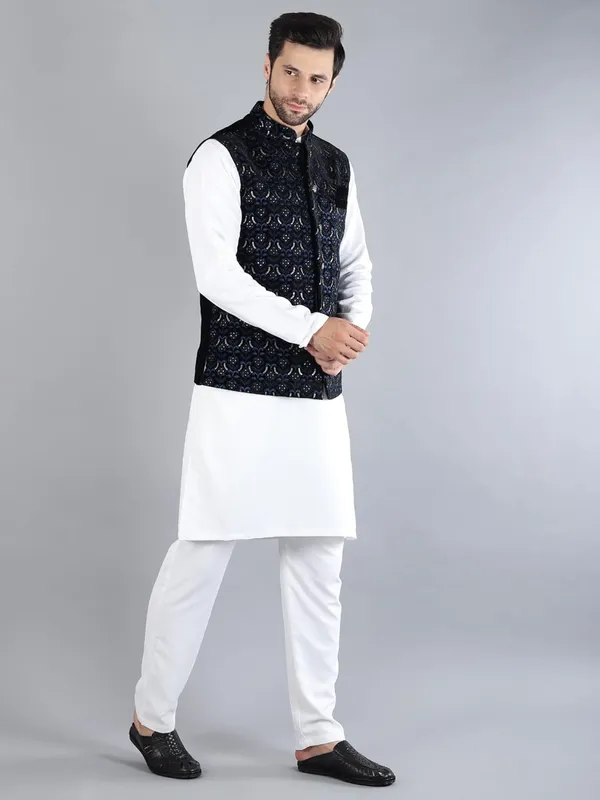 Men's_Silk_Blend_Kurta_Pajama_with_Designer_Ethnic_Nehru_Jacket/Modi_Jacket