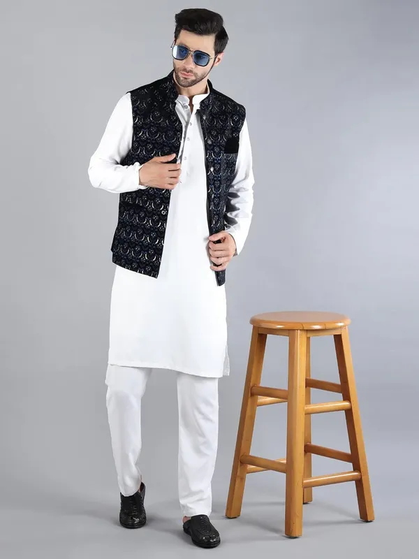 Men's_Silk_Blend_Kurta_Pajama_with_Designer_Ethnic_Nehru_Jacket/Modi_Jacket