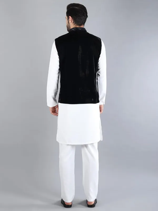 Men's_Silk_Blend_Kurta_Pajama_with_Designer_Ethnic_Nehru_Jacket/Modi_Jacket