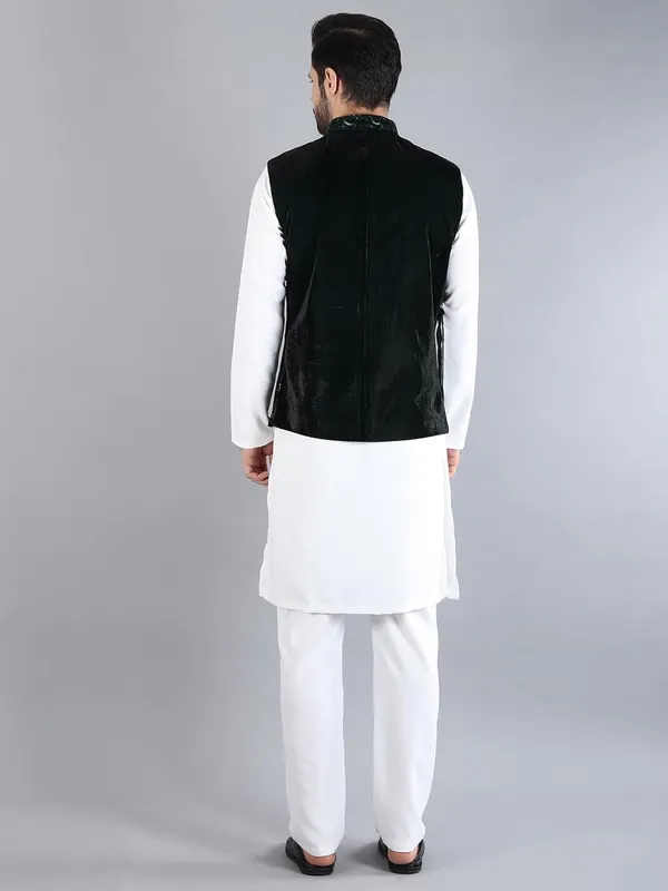 Men's_Silk_Blend_Kurta_Pajama_with_Designer_Ethnic_Nehru_Jacket/Modi_Jacket