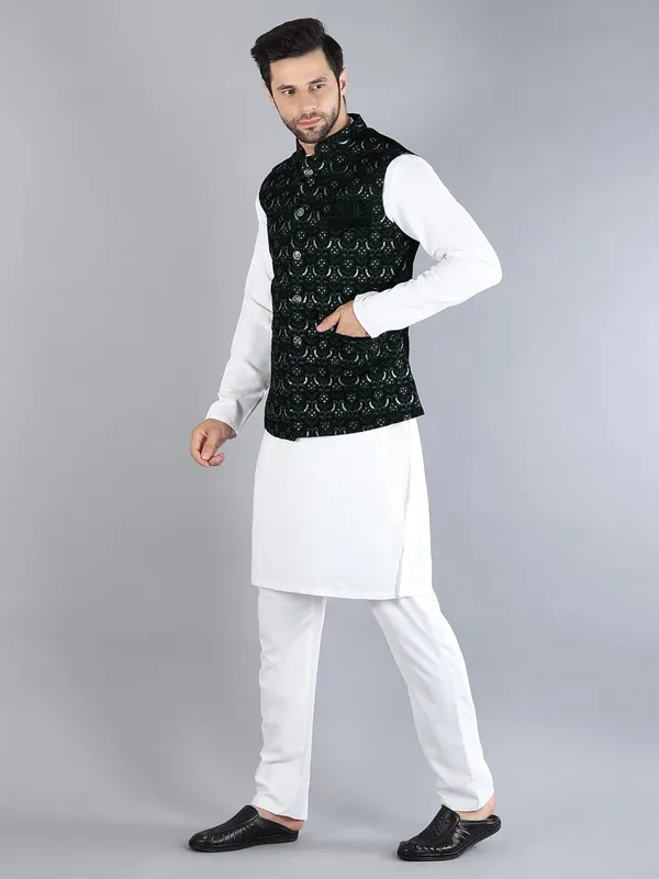 Men's_Silk_Blend_Kurta_Pajama_with_Designer_Ethnic_Nehru_Jacket/Modi_Jacket