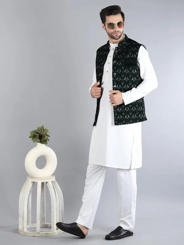 Men's_Silk_Blend_Kurta_Pajama_with_Designer_Ethnic_Nehru_Jacket/Modi_Jacket
