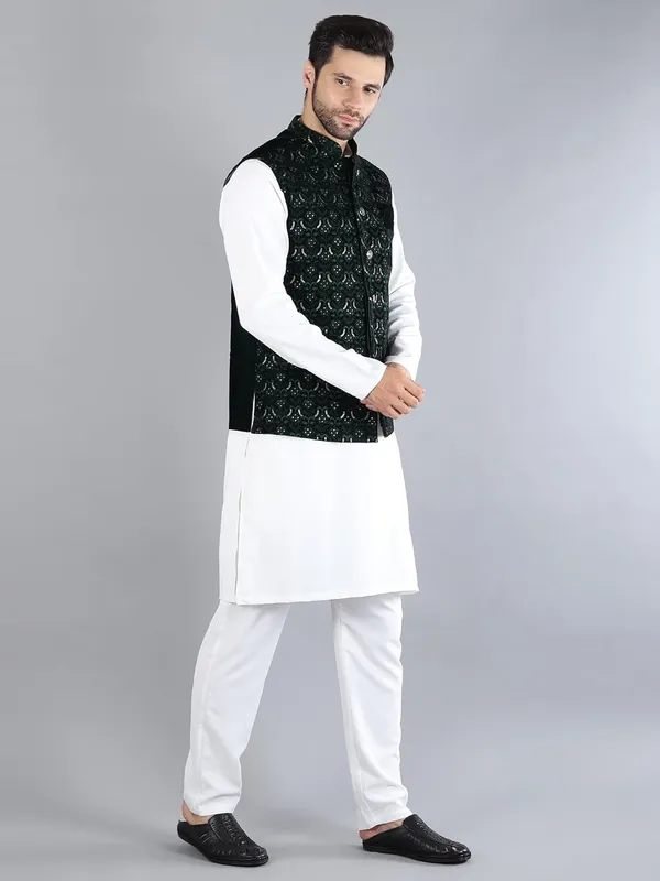 Men's_Silk_Blend_Kurta_Pajama_with_Designer_Ethnic_Nehru_Jacket/Modi_Jacket