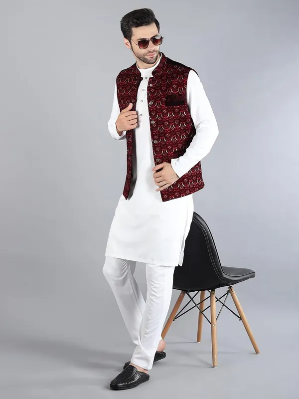 Men's_Silk_Blend_Kurta_Pajama_with_Designer_Ethnic_Nehru_Jacket/Modi_Jacket