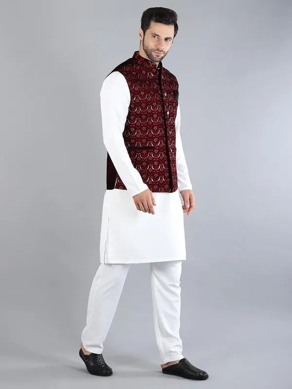 Men's_Silk_Blend_Kurta_Pajama_with_Designer_Ethnic_Nehru_Jacket/Modi_Jacket