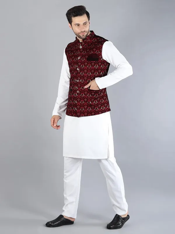 Men's_Silk_Blend_Kurta_Pajama_with_Designer_Ethnic_Nehru_Jacket/Modi_Jacket