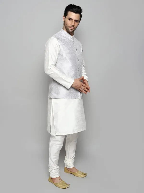 Men's_Silk_Blend_Regular_Kurta_Churidar_Pyjama_with_Bundi_Nehru_Jacket/Waistcoat
