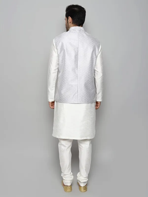 Men's_Silk_Blend_Regular_Kurta_Churidar_Pyjama_with_Bundi_Nehru_Jacket/Waistcoat