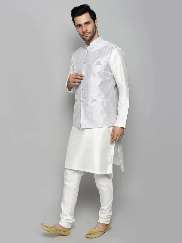 Men's_Silk_Blend_Regular_Kurta_Churidar_Pyjama_with_Bundi_Nehru_Jacket/Waistcoat