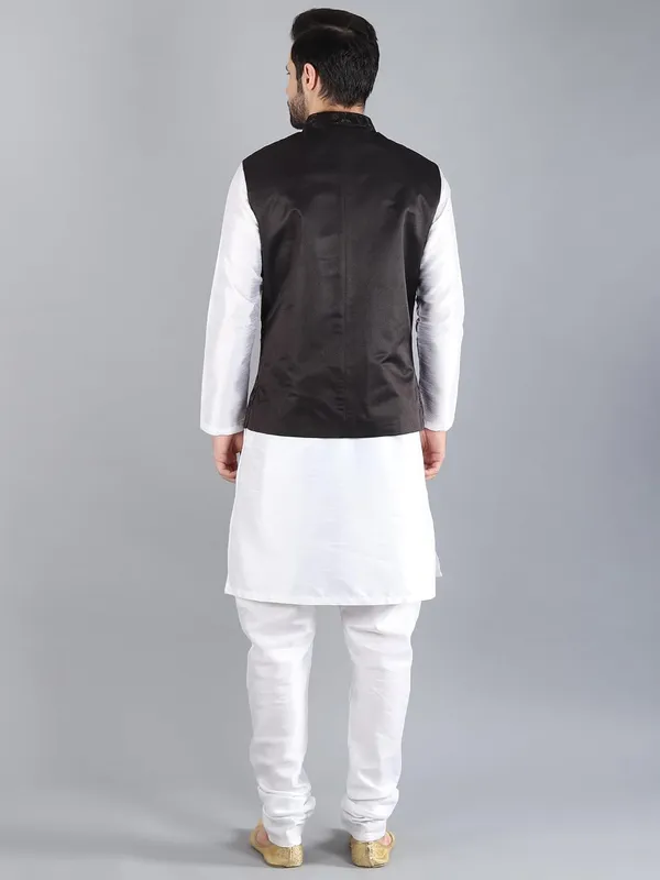 Men's_Silk_Blend_Kurta_Pajama_with_Designer_Ethnic_Nehru_Jacket/Modi_Jacket