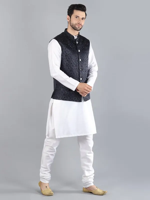 Men's_Silk_Blend_Kurta_Pajama_with_Designer_Ethnic_Nehru_Jacket/Modi_Jacket
