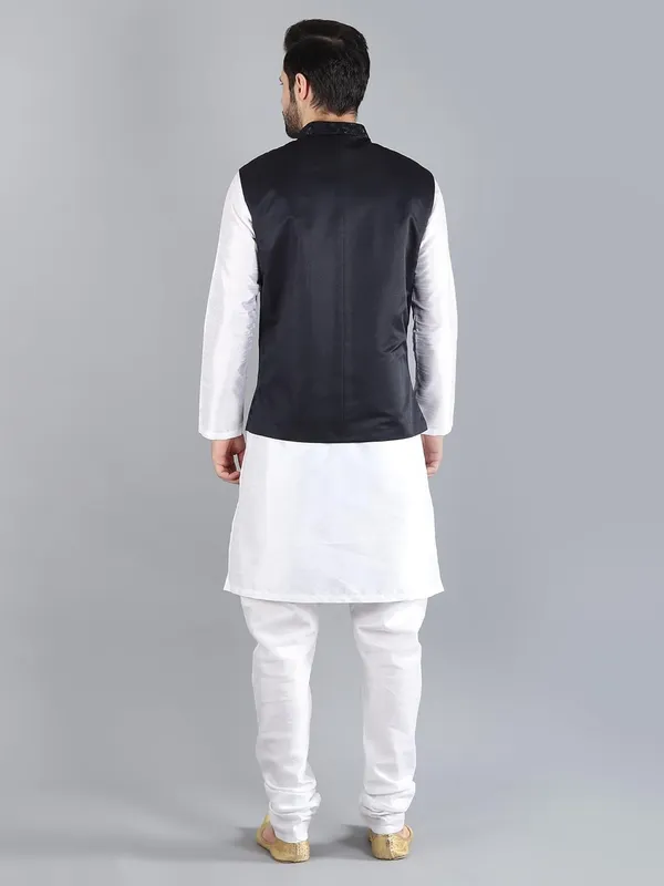Men's_Silk_Blend_Kurta_Pajama_with_Designer_Ethnic_Nehru_Jacket/Modi_Jacket