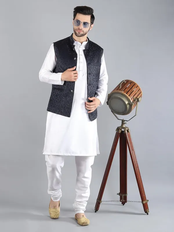 Men's_Silk_Blend_Kurta_Pajama_with_Designer_Ethnic_Nehru_Jacket/Modi_Jacket