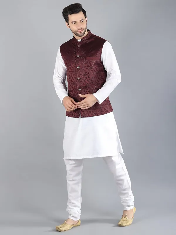 Men's_Silk_Blend_Kurta_Pajama_with_Designer_Ethnic_Nehru_Jacket/Modi_Jacket