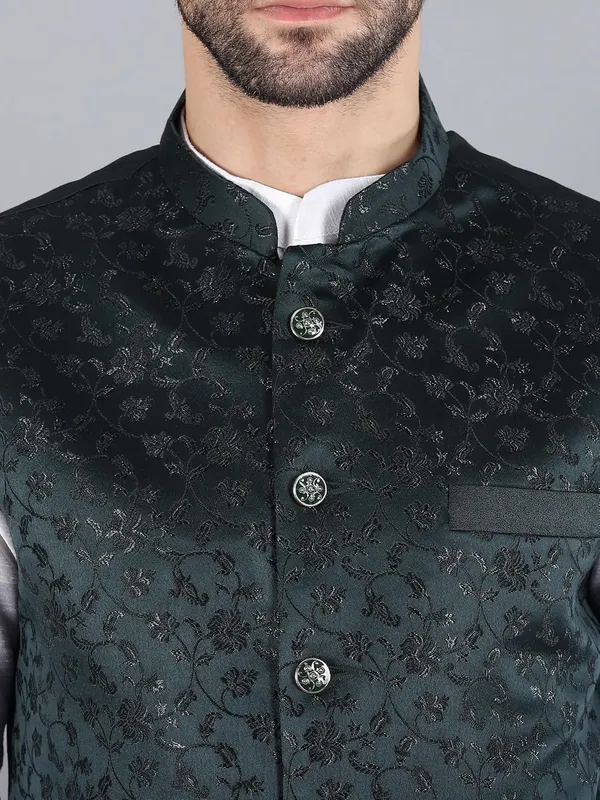 Men's_Silk_Blend_Kurta_Pajama_with_Designer_Ethnic_Nehru_Jacket/Modi_Jacket