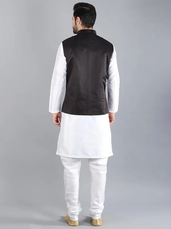 Men's_Silk_Blend_Kurta_Pajama_with_Designer_Ethnic_Nehru_Jacket/Modi_Jacket