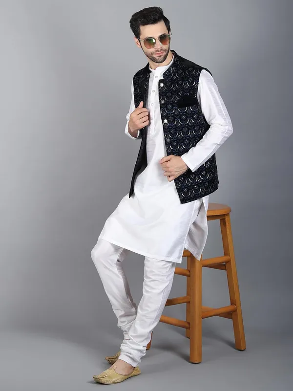 Men's_Silk_Blend_Kurta_Pajama_with_Designer_Ethnic_Nehru_Jacket/Modi_Jacket
