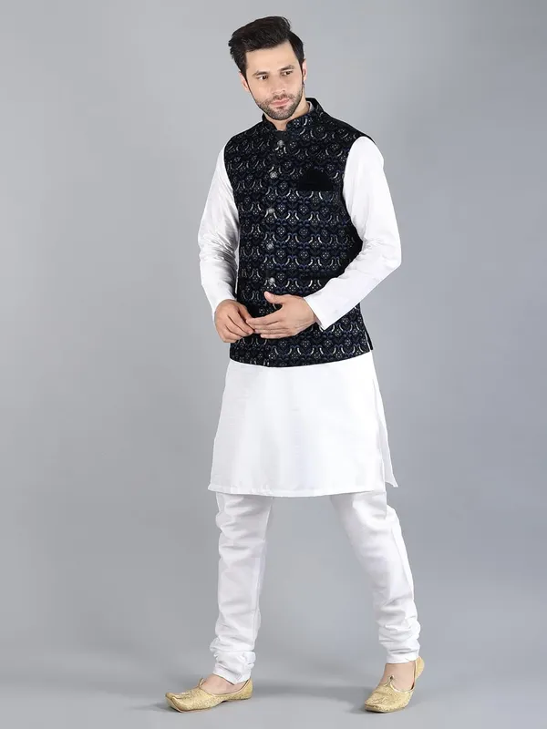 Men's_Silk_Blend_Kurta_Pajama_with_Designer_Ethnic_Nehru_Jacket/Modi_Jacket