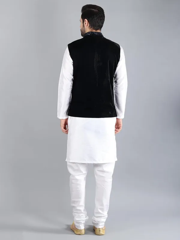 Men's_Silk_Blend_Kurta_Pajama_with_Designer_Ethnic_Nehru_Jacket/Modi_Jacket