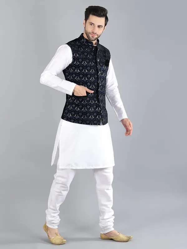Men's_Silk_Blend_Kurta_Pajama_with_Designer_Ethnic_Nehru_Jacket/Modi_Jacket