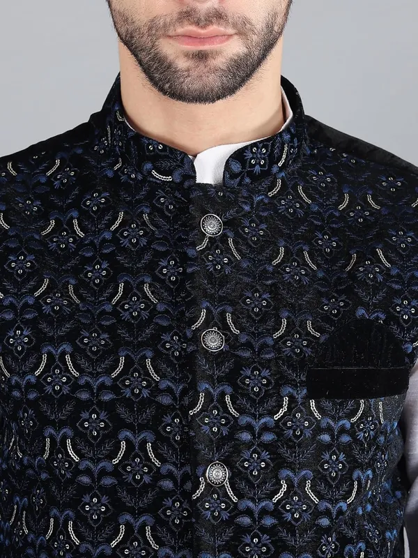 Men's_Silk_Blend_Kurta_Pajama_with_Designer_Ethnic_Nehru_Jacket/Modi_Jacket