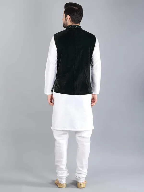Men's_Silk_Blend_Kurta_Pajama_with_Designer_Ethnic_Nehru_Jacket/Modi_Jacket