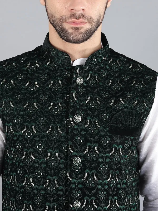 Men's_Silk_Blend_Kurta_Pajama_with_Designer_Ethnic_Nehru_Jacket/Modi_Jacket