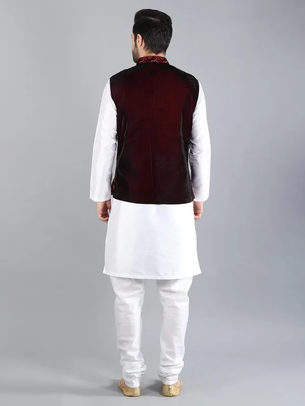 Men's_Silk_Blend_Kurta_Pajama_with_Designer_Ethnic_Nehru_Jacket/Modi_Jacket