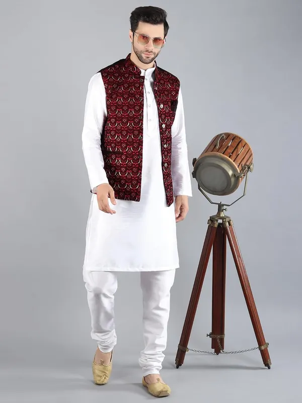 Men's_Silk_Blend_Kurta_Pajama_with_Designer_Ethnic_Nehru_Jacket/Modi_Jacket