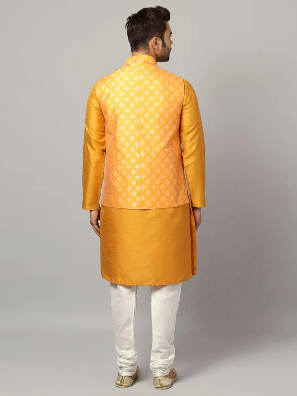Men's_Silk_Blend_Regular_Kurta_Churidar_Pyjama_with_Bundi_Nehru_Jacket/Waistcoat