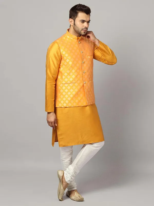 Men's_Silk_Blend_Regular_Kurta_Churidar_Pyjama_with_Bundi_Nehru_Jacket/Waistcoat