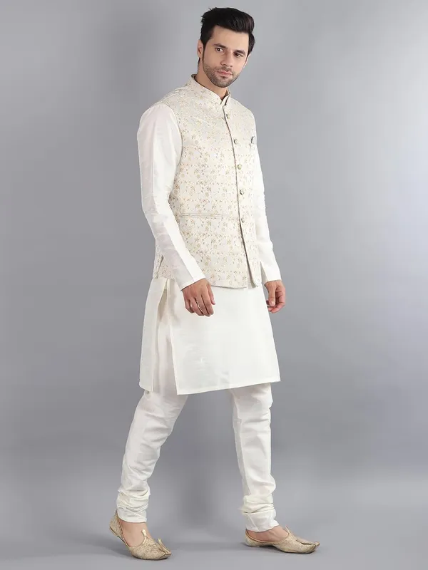 Men's_Silk_Blend_Kurta_Pajama_with_Designer_Ethnic_Nehru_Jacket/Modi_Jacket