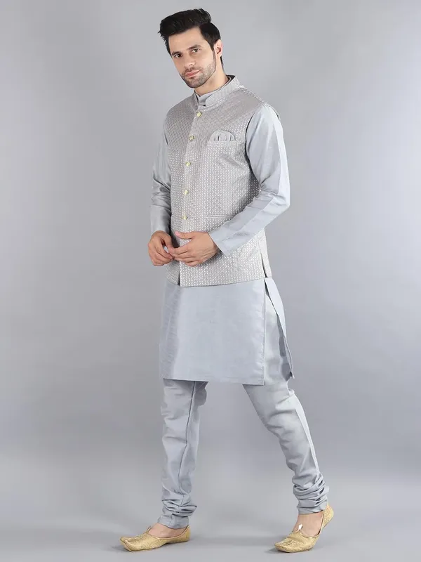 Men's_Silk_Blend_Kurta_Pajama_with_Designer_Ethnic_Nehru_Jacket/Modi_Jacket