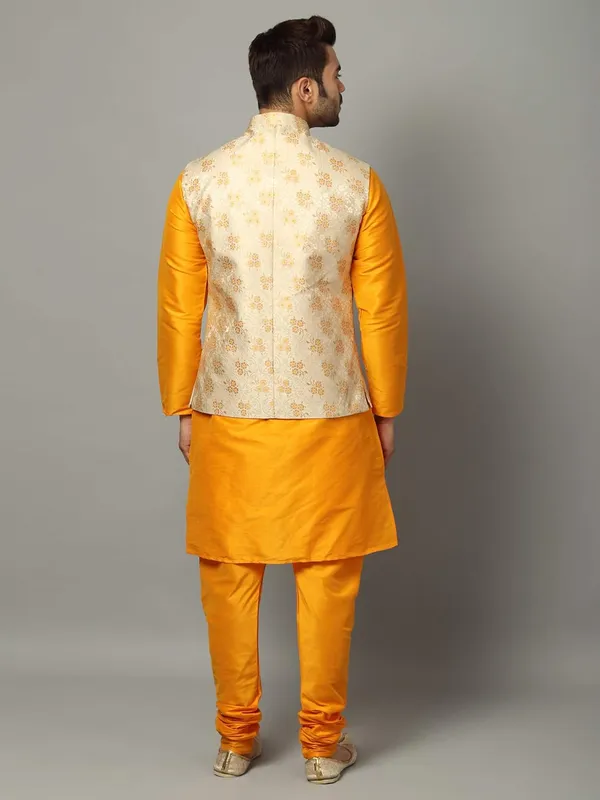 Men's_Silk_Blend_Regular_Kurta_Churidar_Pyjama_with_Bundi_Nehru_Jacket/Waistcoat