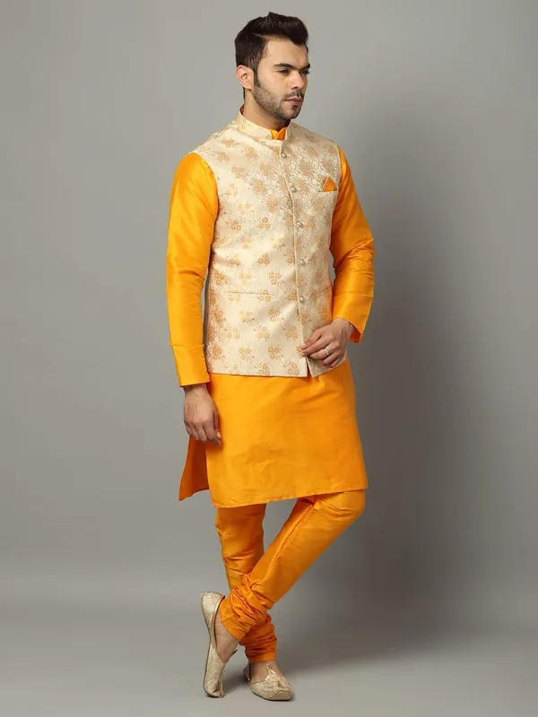Men's_Silk_Blend_Regular_Kurta_Churidar_Pyjama_with_Bundi_Nehru_Jacket/Waistcoat