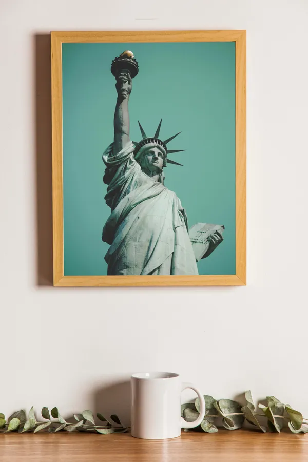 Wooden_Framed_Statue_Of_Liberty_Fibre_Art_|_For_Home_&_Office_Decor