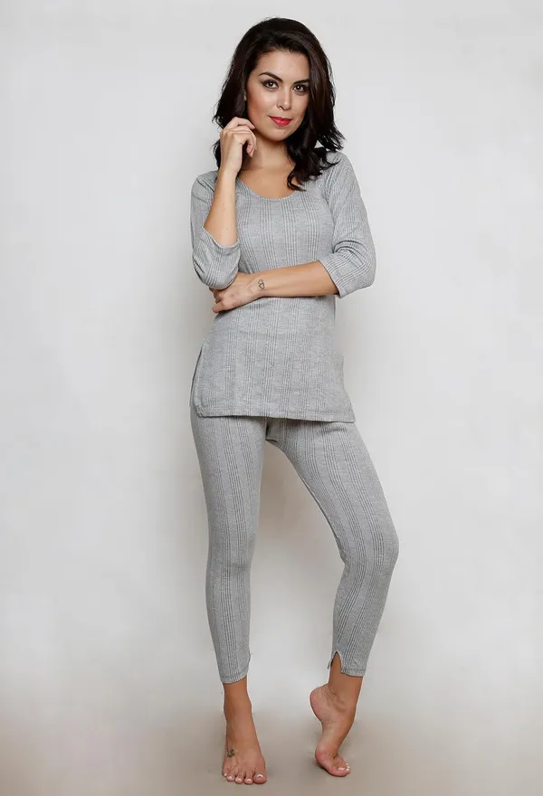 Women's_3/4th_length_Sleeves_Full_Set_Thermal_Wear_Top_&_Bottom_Set_For_Winter_Warmth_Heat_Retaining_Fabric_Lightweight_And_Comfortable_Fit_Cold_Weather_Protection