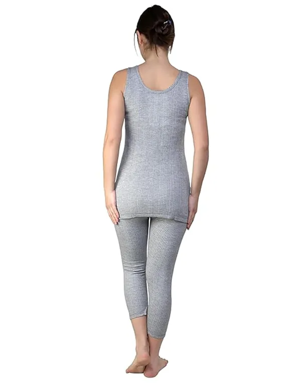 Women's_Sleeveless_Full_Set_Thermal_Wear_Top_&_Bottom_Set_For_Winter_Warmth_Heat_Retaining_Fabric_Ideal_Foraying_Lightweight_And_Comfortable_Fit_Cold_Weather_Protection