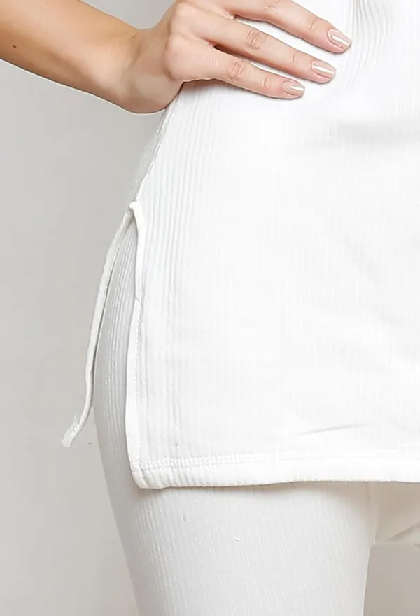 Women's_Sleeveless_Thermal_Top_For_Winter_Warmth_Soft_Cotton_Blend_Heat_Retaining_Fabric_Ideal_Forayering_Ightweight_And_Comfortable_Fit_Cold_Weather_Protection