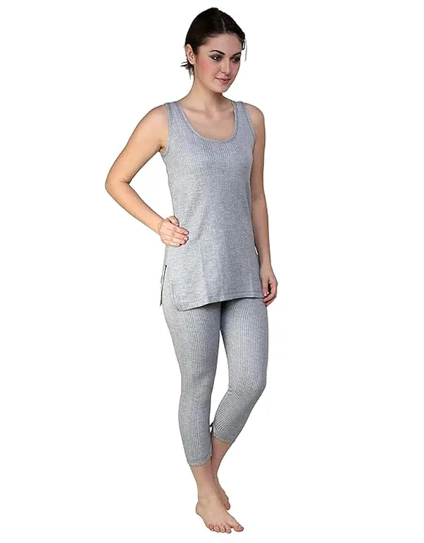 Women's_3/4th_Length_Sleeves_Thermal_Top_For_Winter_Warmth_Heat_Retaining_Fabric_Ideal_Foraying_Lightweight_And_Comfortable_Fit_Cold_Weather_Protection