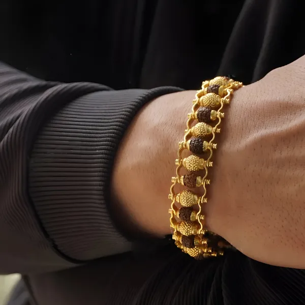 Gold_Plated_Bracelet_for_Men_|_5_mukhi_Rudraksha_for_Balancing_Chakras_and_Improve_Focus