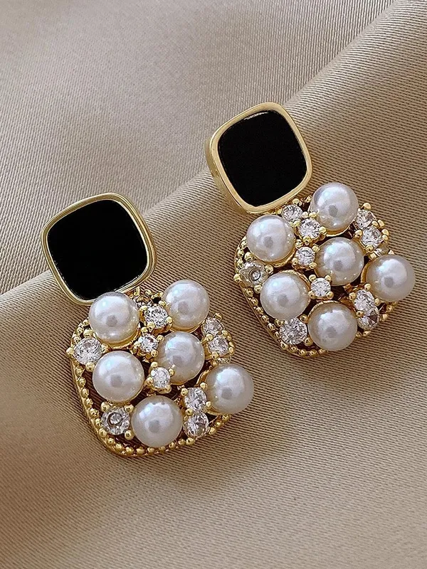 Black_and_Gold_Pearl_Drop_Earrings_For_Women__|_Gold_Plated_White_Pearls_Earrings