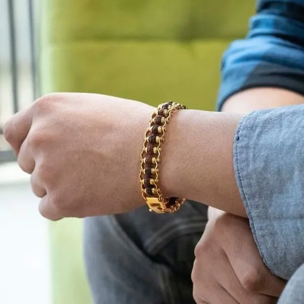 Gold_Plated_Pushpa_Bracelet_for_Men_|_5_mukhi_Rudraksha_for_Balancing_Chakras_and_Improve_Focus
