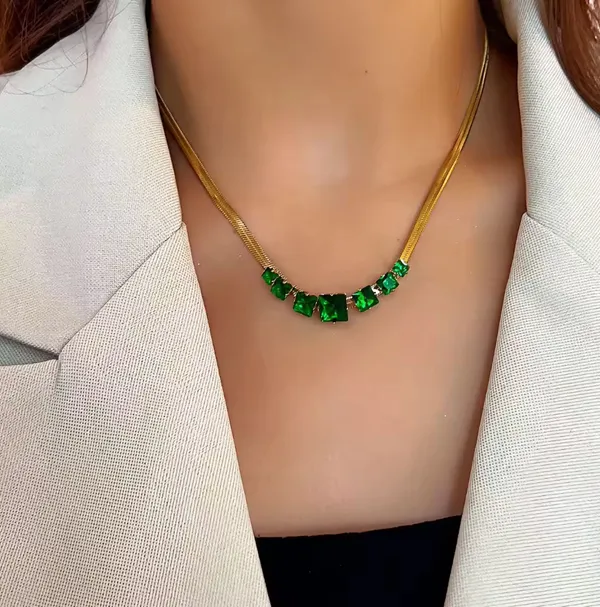 Sparkeling_Green_Gold_Plated_Stone_Embedded_Statement_Necklace_For_Women_&_Girls