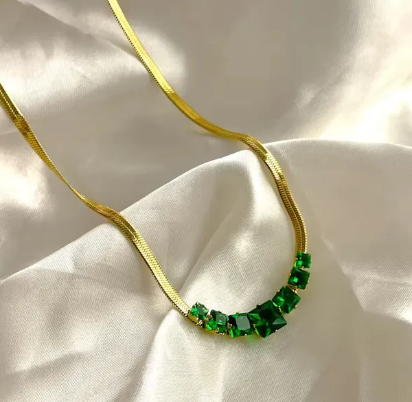Sparkeling_Green_Gold_Plated_Stone_Embedded_Statement_Necklace_For_Women_&_Girls