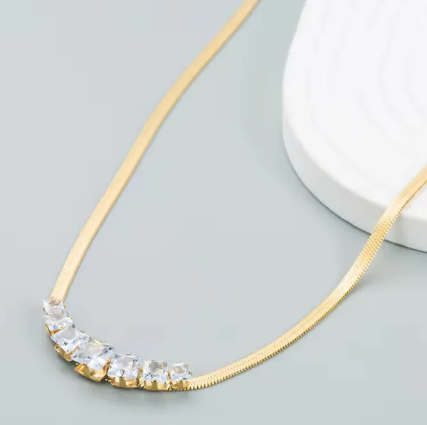 Sparkeling_Gold_Plated_Stone_Embedded_Statement_Necklace_For_Women_&_Girls