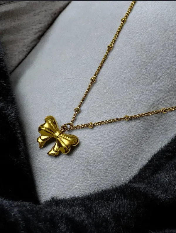 Gold_plated_bow_pendant